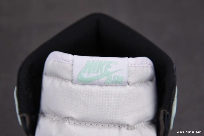 861428-100 Retro 1 Igloo Jordan High 0729